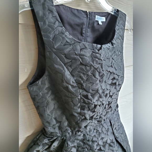 JUN & IVY Black Floral Embossed Formal Peplum Cocktail Dress - Picture 4 of 16
